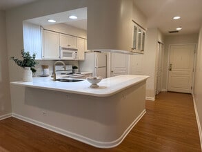 1635 N Milwaukee Ave in Libertyville, IL - Building Photo - Building Photo