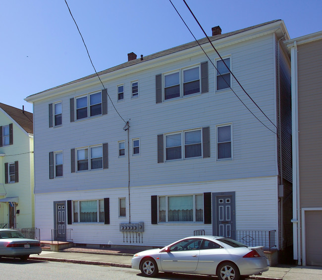 23-25 Tripp St in Fall River, MA - Foto de edificio - Building Photo