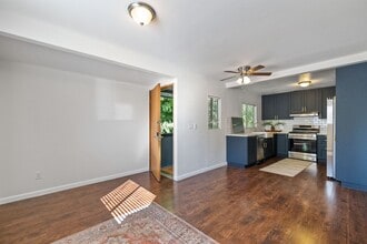 817 N Hobart Blvd in Los Angeles, CA - Building Photo - Building Photo