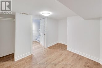 5-5 Garnet Ave in Toronto, ON - Building Photo - Building Photo
