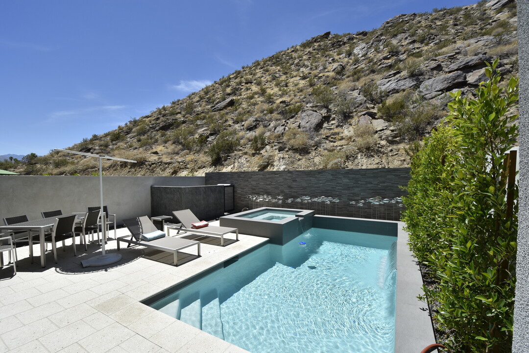 1231 Surrey Ln in Palm Springs, CA - Building Photo