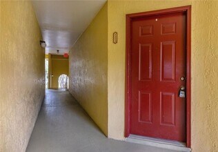 417 Vista Isles Dr, Unit 2322 in Plantation, FL - Building Photo - Building Photo
