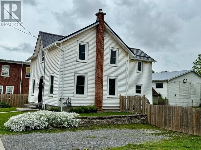 44 Metcalf St in Tweed, ON - Building Photo - Building Photo