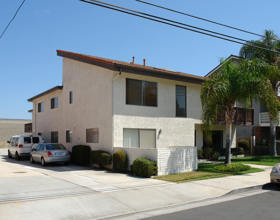 5071 Dunbar Ave in Huntington Beach, CA - Building Photo