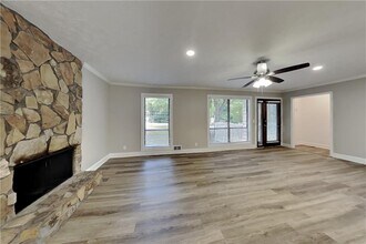 702 Talemwood Ct SW in Lawrenceville, GA - Foto de edificio - Building Photo
