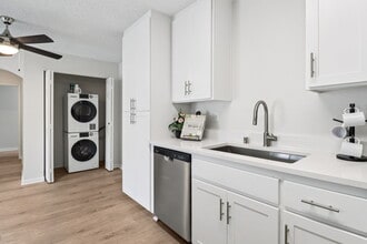 Waterleaf Apartments Homes in Vista, CA - Foto de edificio - Building Photo
