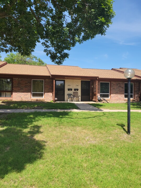 Heritage West in Kingman, KS - Building Photo