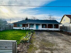 520 Walnut St in Independence, OR - Building Photo