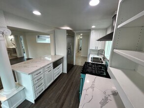 1525 W Orangeburg Ave in Modesto, CA - Building Photo - Building Photo