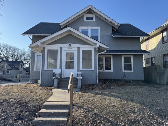 2702 LeClaire St, Unit 3