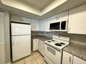 801 Del Prado Dr in Kissimmee, FL - Building Photo - Building Photo