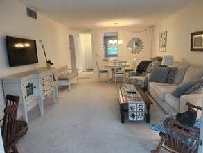 330 NE 26th Ave, Unit 2120 in Boynton Beach, FL - Foto de edificio - Building Photo