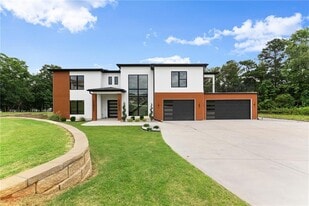 151 S Pointe Dr in Hartwell, GA - Building Photo