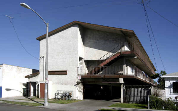 936 N Washington Pl in Long Beach, CA - Building Photo - Building Photo