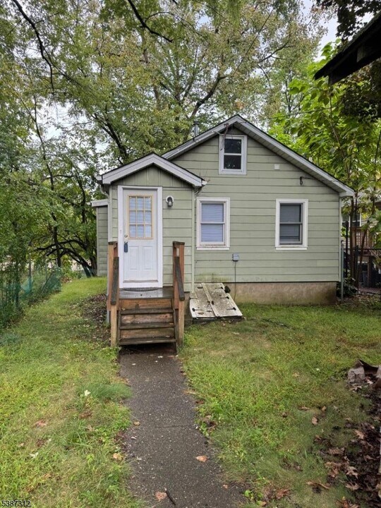 7 Crescent Ave in Totowa, NJ - Building Photo