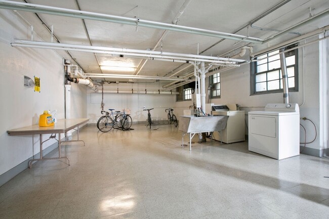 2434 Dupont Ave S in Minneapolis, MN - Building Photo - Building Photo