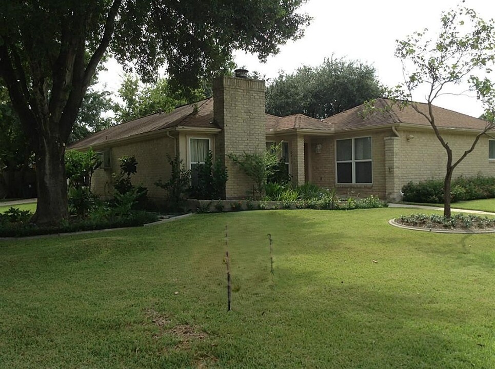 3015 Misty Park Dr in Houston, TX - Building Photo