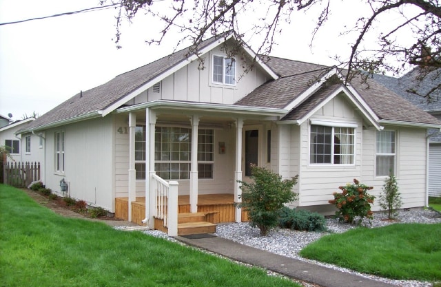 41 SW 3rd St in Chehalis, WA - Building Photo
