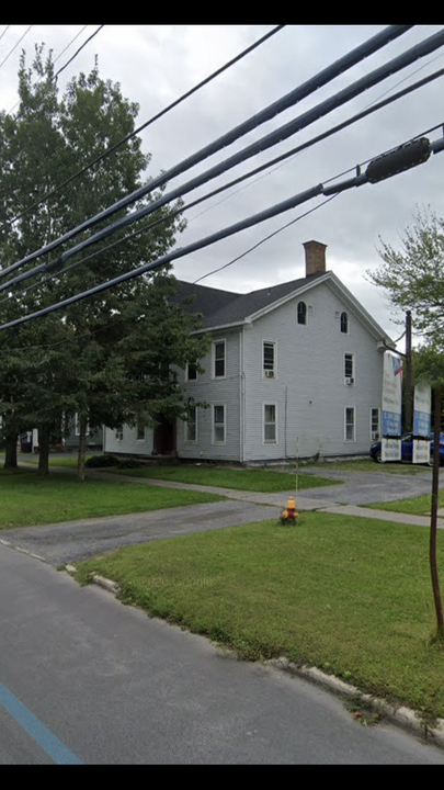 133 main st, Unit Apt B in Whitesboro, NY - Foto de edificio