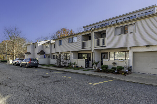 Surfside Village Condo in Staten Island, NY - Foto de edificio - Building Photo