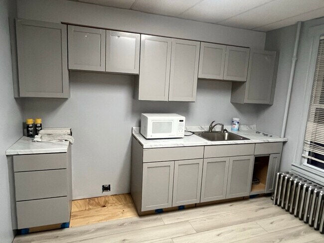 762 Main St in Westbrook, ME - Building Photo - Building Photo