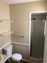 209 Vista Way-Unit -215 in Benbrook, TX - Foto de edificio - Building Photo