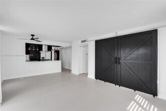 8305 Crespi Blvd in Miami Beach, FL - Building Photo - Building Photo