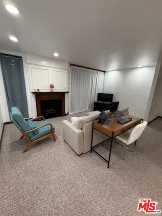 906 N Doheny Dr in West Hollywood, CA - Foto de edificio - Building Photo