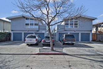 735 N Amphlett Blvd in San Mateo, CA - Foto de edificio - Building Photo