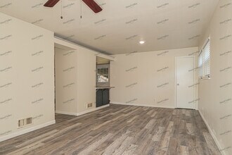 205 Mc Alpine Dr in St. Louis, MO - Building Photo - Building Photo