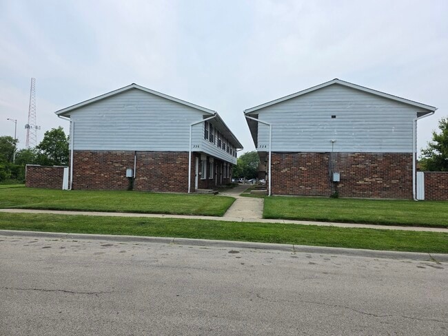 336 Lilac Ln in Elgin, IL - Building Photo - Building Photo