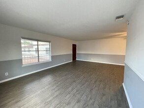 100 Royal Way Dr in Del Rio, TX - Building Photo - Building Photo