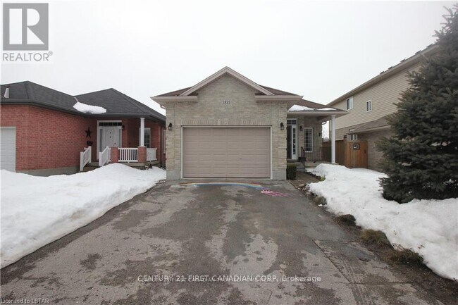 1821 Dalmagarry Rd in London, ON - Building Photo - Building Photo