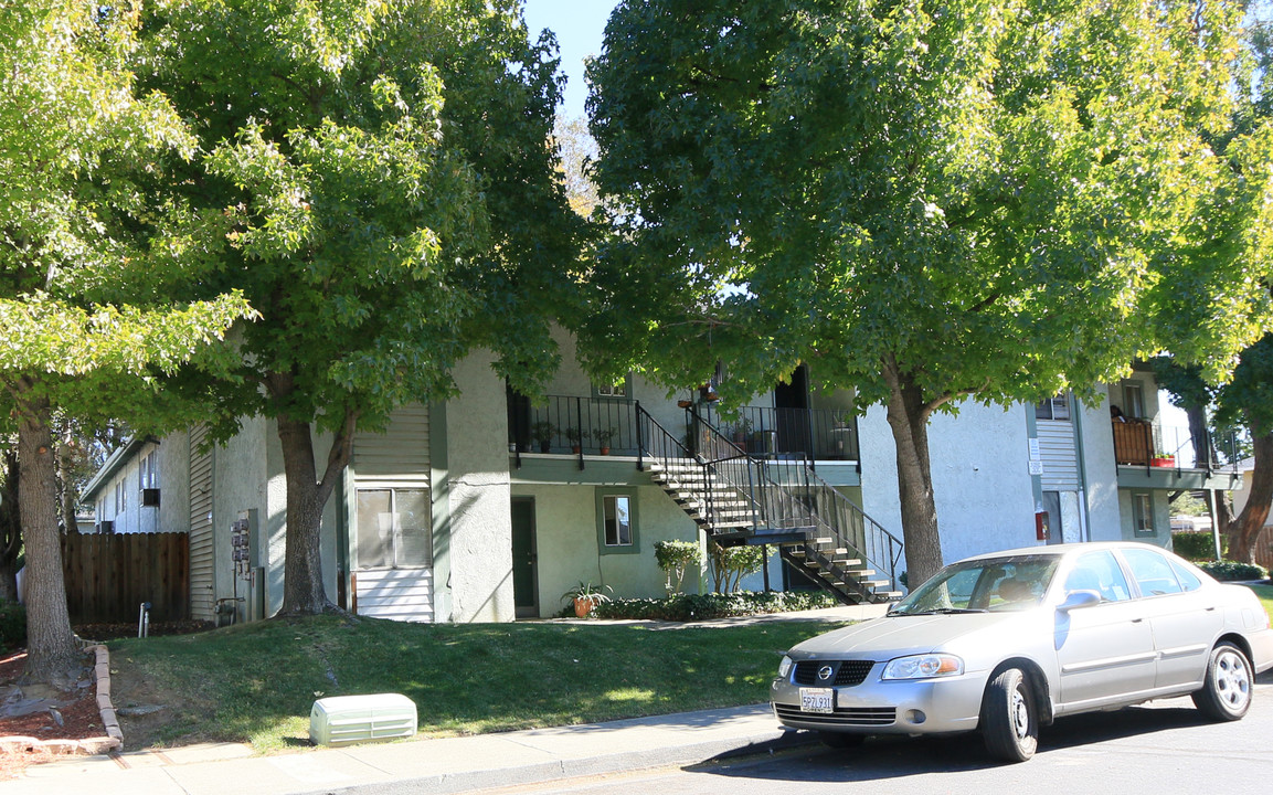 Arbor Oaks Apartments in Fairfield, CA - Building Photo