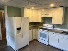 24 Rowe Ave in Portland, ME - Building Photo