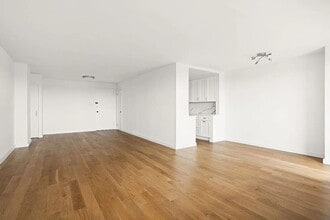 135 Ocean Pkwy in Brooklyn, NY - Building Photo - Building Photo