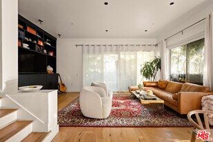 1200 N Sweetzer Ave in West Hollywood, CA - Building Photo