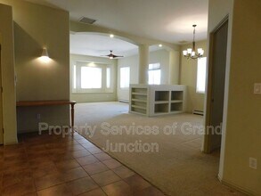 671 Gemstone Way in Grand Junction, CO - Building Photo - Building Photo