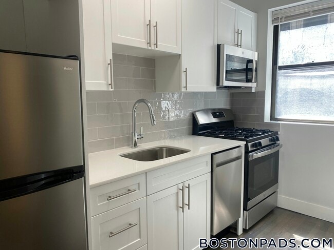 81 Park Dr in Boston, MA - Foto de edificio - Building Photo