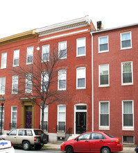 821 Hollins St in Baltimore, MD - Building Photo - Building Photo