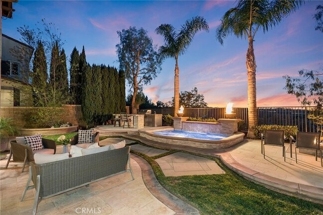 33 Tall Hedge in Irvine, CA - Foto de edificio - Building Photo