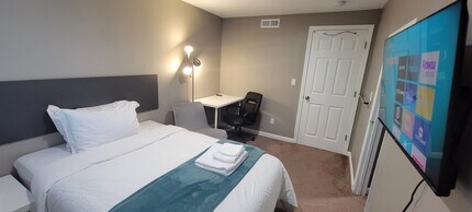 1803 N 200th St in Shoreline, WA - Foto de edificio - Building Photo