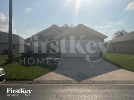 242 Lady Diana Dr in Davenport, FL - Building Photo