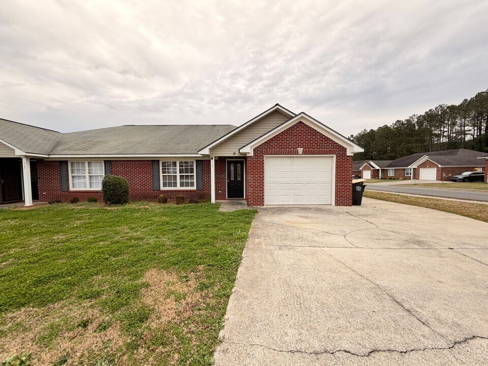 110-112 Lyons Dr NW in Rome, GA - Building Photo