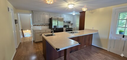 187 W Avon Rd in Avon, CT - Building Photo - Building Photo