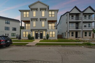 2305 Benbrook Blvd in Fort Worth, TX - Building Photo