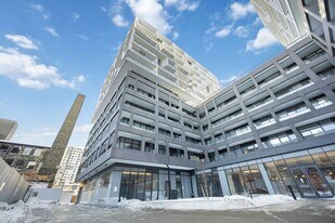 2088 James St in Burlington, ON - Building Photo