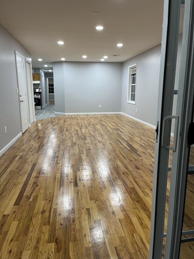 706 Ocean Ave, Unit #2 in Jersey City, NJ - Building Photo - Building Photo