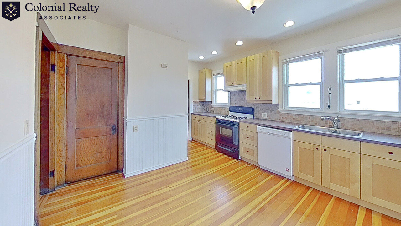 430 Watertown St in Newton, MA - Building Photo
