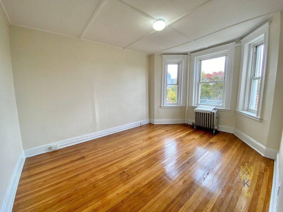1241 Boylston St in Boston, MA - Building Photo